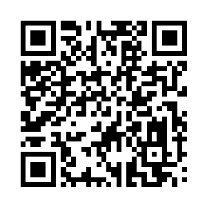 背对乌云站在水潭边的黑衣男人――明郁二维码生成