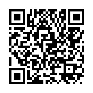 背着行军行囊的张铁也来到了观景甲板上二维码生成