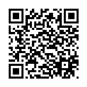 胡佳佳随着丁长生一起到了窗户边上二维码生成