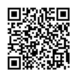 胸前的深沟让准备采访的女记者都吞了吞口水二维码生成