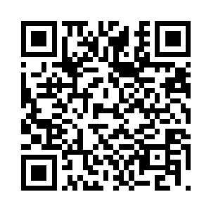 胸口的狼头似乎预感到极大危险靠近二维码生成