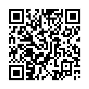 能清楚的看到最前方的一人背着一个袋子二维码生成