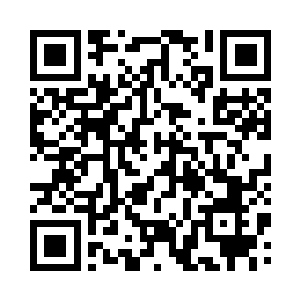 脖子上还分别挂了一条长长的利齿项链二维码生成
