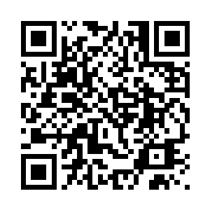 脸上有着一抹复杂却又庆幸的笑容二维码生成