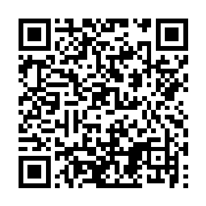 脸不红气不喘的将写了几个字的宣纸随意放在一边二维码生成