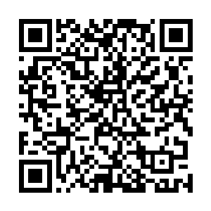 自己刚刚传送过来看到的那个被一脚踩在地上的可怜男人二维码生成