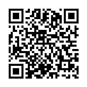 自己爬起来拍拍衣服上的沾上的灰尘之后二维码生成