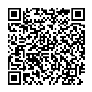 舞台背景的冷调和酒池里的暖调形成鲜明的对比和强烈的视觉冲击力二维码生成