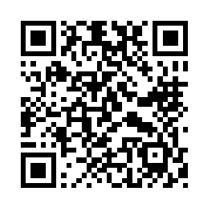 苏洵哈哈一笑就找了一张舒服些的桌子坐下来二维码生成