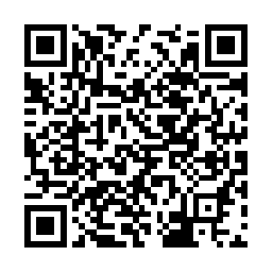 苗毅目光下意识看向飞天女子轻盈舒臂拖举的位置二维码生成