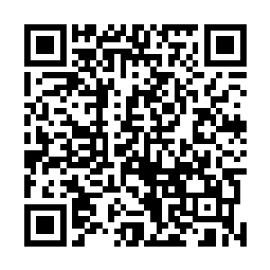 荣光迅速看了一眼克里斯蒂亚诺・罗纳尔多拿球拍的手势二维码生成