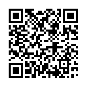 莫小姐和秦兄弟是触动了机关掉下来的二维码生成