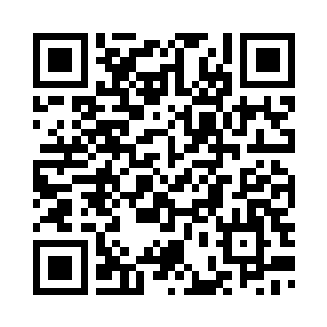 莫小鱼不动声色和这两位美女聊着二维码生成