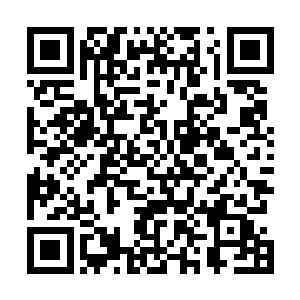 菲尼斯只感觉到一股强光射进了眼睛　连忙抬手挡住双眼二维码生成