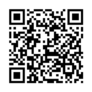 萧易的身上原本一直被他刻意的压抑的气势二维码生成