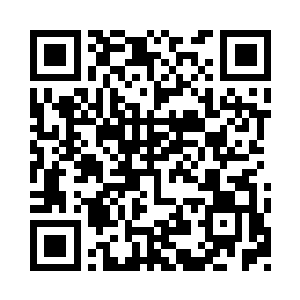 萧霓裳却是神情落寞地看着拥吻中的他们二维码生成