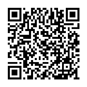 虎目发红地对着夏云杰恭恭敬敬地连磕三个响头二维码生成