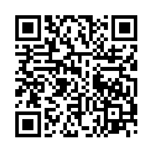 虚空一指指向了盘膝坐在大青镇席位上的凌天二维码生成