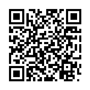 血幽紫好奇的看着流墨墨手中黑金块二维码生成