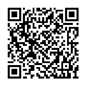 被抓住了胳膊的丁羽微微的皱了一下自己的眉头二维码生成