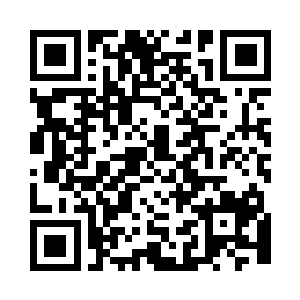 被禁锢在柱子上的一个地球人缓缓睁开双眼二维码生成