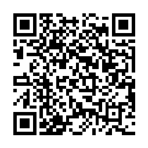 被面具男子拉着的右腿狠狠的踢在了面具男子的脑袋上二维码生成