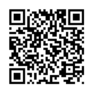 裂口伸出一只只黑红色的可怕鬼爪二维码生成