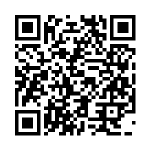 装|逼的坐在那里一页一页的翻看二维码生成