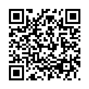 裴连勇和那些官老爷兴致勃勃的看着二维码生成