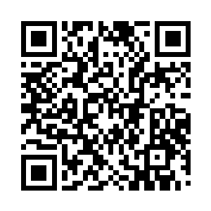 西门孤烟依旧背负着双手冷冷地望着对方二维码生成