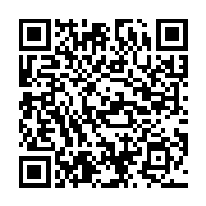 要不是桌子上放着电脑和一些需要的数据线之类的东西二维码生成
