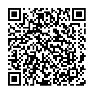 要不然在给他两个胆子也不会搂着大胸美女在床上奋战了差点一夜二维码生成