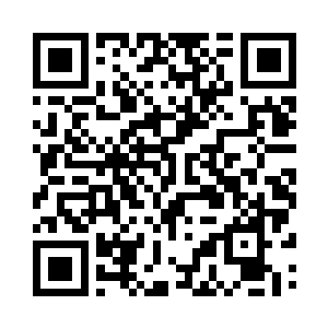 见唐兰莹正趴在桌前痛苦的揉着脑壳二维码生成