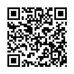 见是自己的外公外婆正站在不远处看着自己二维码生成