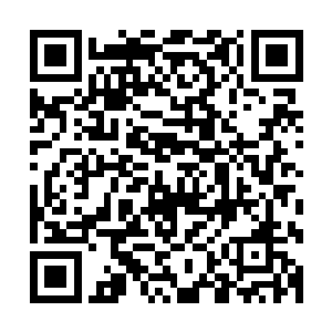 詹永黎一直就坐在一旁的长条凳上听着陆为民和几个农民闲聊二维码生成