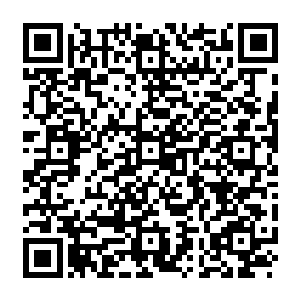 让他围绕着紫烟峰和两座子峰方圆百里开始布设一个九品后期巅峰的万里黄沙大阵二维码生成