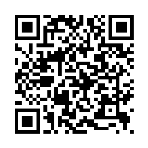 让雅文挽着我的手一起走过了路口二维码生成