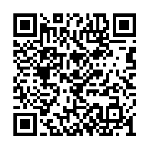 让雨水冲走他脸上头上的泥灰和已经干结的血迹二维码生成