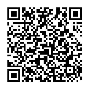 许紫烟取出了五色剑对着中央那座高峰的峭壁上瞬间连续挥出了数十剑二维码生成