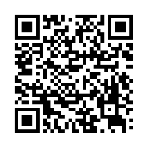 语茜打量着穿着短袖在风中瑟瑟发抖的云朵儿二维码生成