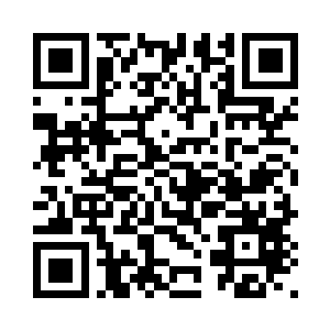 说着举起手里的电话给娜塔莎看看二维码生成