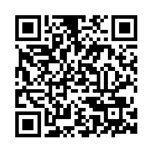 说话的是处在人群最前面的毕燕青二维码生成