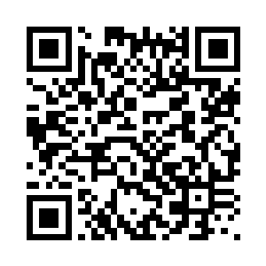 诸多锦袍显贵与文巾雅士席地而坐二维码生成