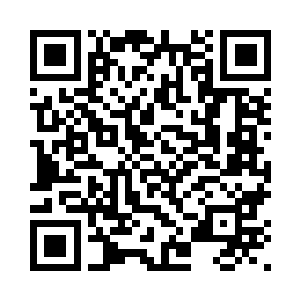 谢兰兰拿着坤伯塞给自己的急救包二维码生成