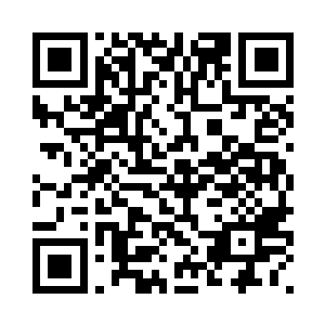 谢尔盖用他的撬锁攻击努力撬着门二维码生成