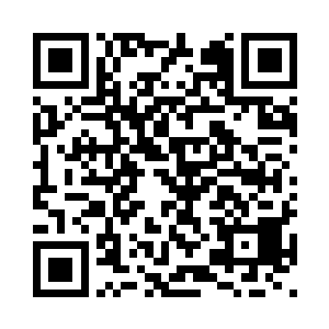 谢柔嘉伸出手抓住了这男子的肩头二维码生成