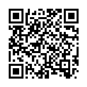 谢芳华见他锦缎长衫染了一层清凉二维码生成