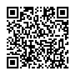 贝海停下了船弯了下腰对着通道里的船员们大声的喊了一声二维码生成