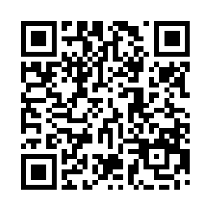 负责登记船上人员资料的军官明显不信二维码生成