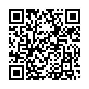贤惠的给朱平安整理身上簇新的官服二维码生成